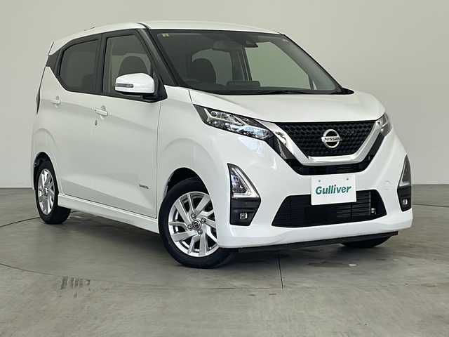 日産 デイズ ハイウェイスターX 兵庫県 2020(令2)年 3.5万km ホワイトパール 純正９インチＳＤナビ　フルセグ　Ｂｌｕｅｔｏｏｔｈ　アラウンドビューモニター　衝突軽減システム　クリアランスソナー　ＬＥＤヘッドライト　オートライト　アルミホイール　　スマートキー　プッシュスタート
