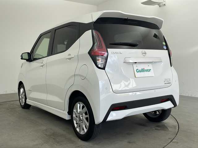 日産 デイズ ハイウェイスターX 兵庫県 2020(令2)年 3.5万km ホワイトパール 純正９インチＳＤナビ　フルセグ　Ｂｌｕｅｔｏｏｔｈ　アラウンドビューモニター　衝突軽減システム　クリアランスソナー　ＬＥＤヘッドライト　オートライト　アルミホイール　　スマートキー　プッシュスタート