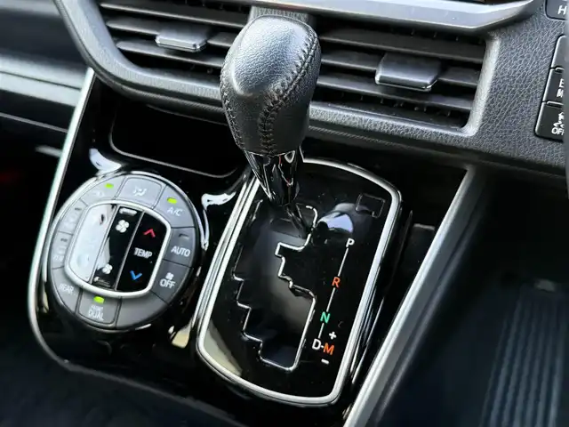 トヨタ ヴォクシー ZS 煌 福岡県 2018(平30)年 4.7万km ブラック ALPINE11型SDナビ(フルセグTV/CD/DVD/BT)バックモニターALPINE後席モニタートヨタセーフティセンス両側パワスラETCドラレコHDMI純正LEDヘッドライト純正16インチアルミホイルスマートキープッシュスタートUSBポート