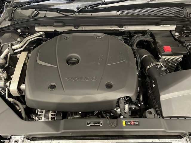 ボルボ Ｖ６０ T5 インスクリプション 新潟県 2018(平30)年 2.5万km オニキスブラックP 対向車線衝突回避支援機能/・レーン・キーピング・エイド/・ドライバー・アラート・コントロール/・ロード・サイン・インフォメーション/・道路逸脱回避支援機能/・リア衝突回避・被害軽減ブレーキシステム/運転支援機能/・パイロット・アシスト/・全車速追従機能付ACC/・ステアリング・アシスト付BLIS/・衝突回避・被害軽減ブレーキ機能付CTA/・被追突時警告機能/その他の安全・運転支援機能/・道路逸脱事故時保護機能/・衝撃吸収機構付フロントシート/・衝突時ブレーキ維持機能/・衝突時ブレーキペダルリリース機能/・フル・アクティブ・ハイビーム/・360°ビューカメラ/・先行車発進告知機能/・車間警告機能/室内装備/harman/kardon/・タッチスクリーン式センターディスプレイ（9インチ）/・USB/・ETC車載器/・ナビゲーションシステム/・Applecarplay/・Androidauto