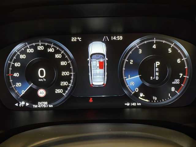 ボルボ Ｖ６０ T5 インスクリプション 新潟県 2018(平30)年 2.5万km オニキスブラックP 対向車線衝突回避支援機能/・レーン・キーピング・エイド/・ドライバー・アラート・コントロール/・ロード・サイン・インフォメーション/・道路逸脱回避支援機能/・リア衝突回避・被害軽減ブレーキシステム/運転支援機能/・パイロット・アシスト/・全車速追従機能付ACC/・ステアリング・アシスト付BLIS/・衝突回避・被害軽減ブレーキ機能付CTA/・被追突時警告機能/その他の安全・運転支援機能/・道路逸脱事故時保護機能/・衝撃吸収機構付フロントシート/・衝突時ブレーキ維持機能/・衝突時ブレーキペダルリリース機能/・フル・アクティブ・ハイビーム/・360°ビューカメラ/・先行車発進告知機能/・車間警告機能/室内装備/harman/kardon/・タッチスクリーン式センターディスプレイ（9インチ）/・USB/・ETC車載器/・ナビゲーションシステム/・Applecarplay/・Androidauto