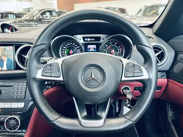 メルセデス・ベンツ ＳＬ４００ 大阪府 2017(平29)年 2.5万km ダイヤモンドホワイト パノラマスカイルーフ/赤革/メモリパワーシート/エアシートヒーター/レーダーセーフティ/ACC/ブラインドスポット/純正ナビ/TV/バックカメラ/applecarplay/純正19インチAW/LEDヘッドライト/電動リアゲート