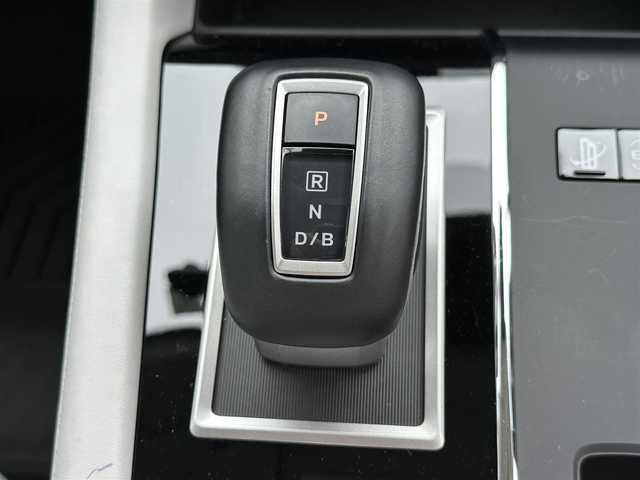 三菱 アウトランダー ＰＨＥＶ G 滋賀県 2023(令5)年 2万km スターリングシルバーM 禁煙車/純正9インチナビ/フルセグ.Bluetooth.Applecarplay/全方位カメラ/衝突軽減ブレーキ/マイパイロット/電動リアゲート/前席シートヒーター/合皮シート/前席パワーシート/ETC2.0/ステアリングヒーター/前後ドライブレコーダー/ブラインドスポットモニター/クリアランスソナー/置くだけ充電/オートハイビーム/オートライト/LEDヘッドライト/オートブレーキホールド/電子パーキング/パドルシフト