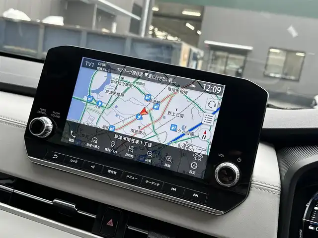 三菱 アウトランダー ＰＨＥＶ G 滋賀県 2023(令5)年 2万km スターリングシルバーM 禁煙車/純正9インチナビ/フルセグ.Bluetooth.Applecarplay/全方位カメラ/衝突軽減ブレーキ/マイパイロット/電動リアゲート/前席シートヒーター/合皮シート/前席パワーシート/ETC2.0/ステアリングヒーター/前後ドライブレコーダー/ブラインドスポットモニター/クリアランスソナー/置くだけ充電/オートハイビーム/オートライト/LEDヘッドライト/オートブレーキホールド/電子パーキング/パドルシフト