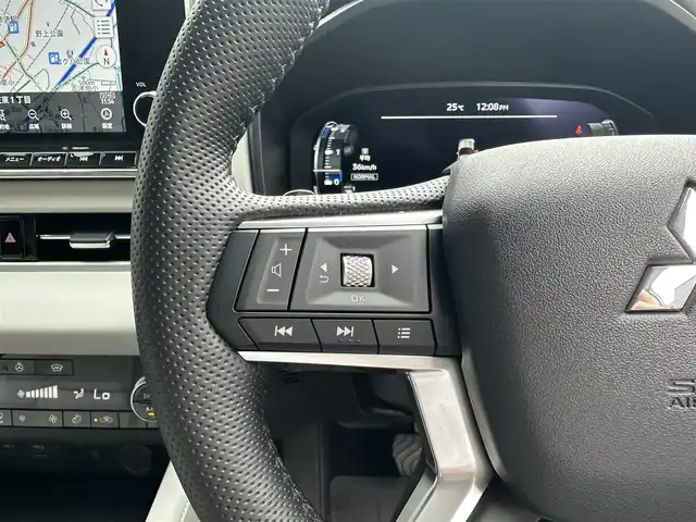 三菱 アウトランダー ＰＨＥＶ G 滋賀県 2023(令5)年 2万km スターリングシルバーM 禁煙車/純正9インチナビ/フルセグ.Bluetooth.Applecarplay/全方位カメラ/衝突軽減ブレーキ/マイパイロット/電動リアゲート/前席シートヒーター/合皮シート/前席パワーシート/ETC2.0/ステアリングヒーター/前後ドライブレコーダー/ブラインドスポットモニター/クリアランスソナー/置くだけ充電/オートハイビーム/オートライト/LEDヘッドライト/オートブレーキホールド/電子パーキング/パドルシフト