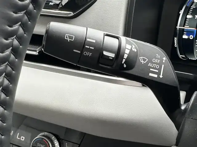 三菱 アウトランダー ＰＨＥＶ G 滋賀県 2023(令5)年 2万km スターリングシルバーM 禁煙車/純正9インチナビ/フルセグ.Bluetooth.Applecarplay/全方位カメラ/衝突軽減ブレーキ/マイパイロット/電動リアゲート/前席シートヒーター/合皮シート/前席パワーシート/ETC2.0/ステアリングヒーター/前後ドライブレコーダー/ブラインドスポットモニター/クリアランスソナー/置くだけ充電/オートハイビーム/オートライト/LEDヘッドライト/オートブレーキホールド/電子パーキング/パドルシフト