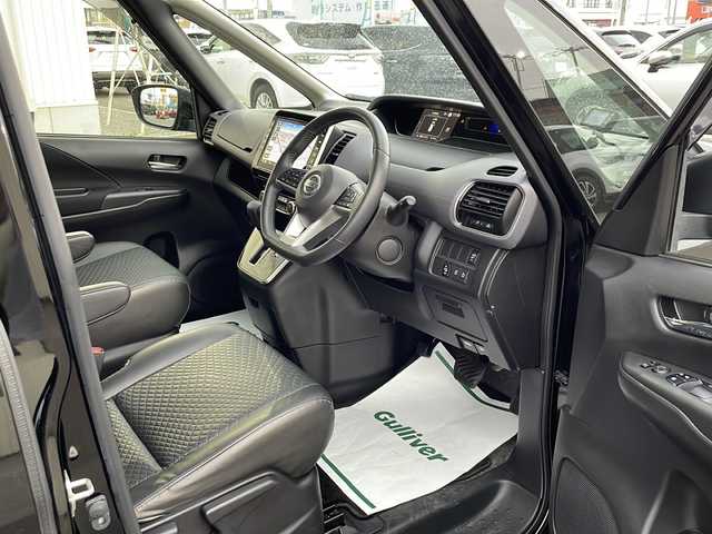 日産 セレナ マルチベッド ハイウェイスター V 道北・旭川 2020(令2)年 6.1万km ダイヤモンドブラック ・４ＷＤ/・禁煙者/・ワンオーナー/・マルチベットキット/・純正ＳＤナビ/　ＣＤ・ＤＶＤ・ＢＬ・ＢＴ・フルセグ/　アラウンドビューモニター/・両側電動スライドドア/・３６０°セーフティアシスト/　エマージェンシーブレーキ/　側方支援・後側方支援/　速度・道路標識表示/　駐車支援/　ふらつき警報/　アダクティブLEDヘッドライトシステム/　オートライト/・純正前方ドライブレコーダー/・左ハンズフリースライドドア/・純正１５インチアルミ/・クルーズコントロール/・インテリジェントキー/・スペアキー１/・ETC/・新車時保証書