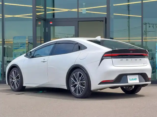 トヨタ プリウス Z 東京都 2023(令5)年 0.9万km プラチナホワイトパールマイカ 純正12.3インチディスプレイオーディオ/パノラミックビューモニター/デジタルインナーミラー/ドライブレコーダー/ビルトインETC2.0/トヨタチームメイト/アドバンストパーク/シートヒーター/ベンチレーションシート/ステアリングヒーター/HDMIポート/AC100V/パワーバックドア/トヨタセーフティセンス/・プリクラッシュセーフティ/・レーントレーシングアシスト/・レーダークルーズコントロール/・アダプティブハイビームシステム/・ブラインドスポットモニター/・コーナーセンサー
