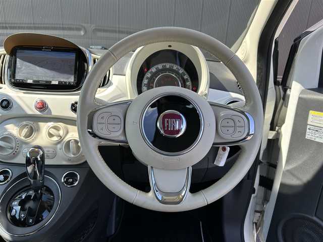 フィアット ５００Ｃ 道東・釧路十勝 2016(平28)年 5万km 白 ・電動ソフトトップ（レッド）/・社外メモリナビ/・CD/DVD/SD/BT/USB/AUX/フルセグ/・社外ETC/・ステアリングスイッチ/・ハロゲンヘッドライト/・LEDデイランプ/・純正15インチAW/・純正フロアマット/・エアコン/・リモコンキー/・取扱説明書/・保証書/・記録簿有（一部）