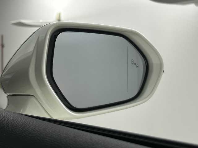 トヨタ クラウン ハイブリッド RS アドバンス 愛知県 2019(平31)年 7.5万km ホワイトパールクリスタルシャイン 純正8インチナビ/（AM/FM/フルセグ/BT/CD/DVD）/TRDエアロ（F/S/R）/モデリスタ19インチアルミホイール/シーケンシャルウィンカー/黒革レザーシート/D/N席シートヒーター/D/N席シートクーラー/D/N席パワーシート/D席シートメモリー/レーダークルーズコントロール/パドルシフト/トヨタセーフティセンス/・プリクラッシュセーフティ/・クリアランスソナー/・ブラインドスポットモニター/・リヤクロストラフィックアラート/・レーントレーシングアシスト/・パーキングサポート/・ヘッドアップディスプレイ/・ロードサインアシスト/バックカメラ/純正ドライブレコーダー/オートハイビーム/オートライト/LEDヘッドライト/フロントフォグ/ビルトイン2.0ETC/ドアバイザー/電格ミラー/革巻きステアリング/純正フロアマット