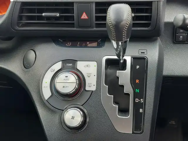 トヨタ シエンタ G 東京都 2020(令2)年 4.2万km ブラックマイカ 社外ナビ/Bluetooth/衝突軽減ブレーキ/レーンキープアシスト/コーナーセンサー/LEDヘッドライト/ETC/バックカメラ/両側パワースライドドア/プッシュスタート/キーレスエントリー/トヨタセーフティセンス/新車保証書/取扱説明書