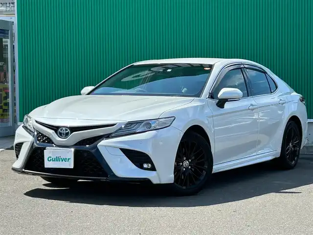 トヨタ カムリ WS ブラックエディション 宮城県 2021(令3)年 5万km プラチナホワイトパールマイカ セーフティセンス/・プリクラッシュセーフティ/・レーンディパーチャーアラート/・オートマチックハイビーム/・レーダークルーズコントロール/ブラインドスポットモニター/リアクロストラフィックオートブレーキ/インテリジェントクリアランスソナー/8インチディスプレイオーディオ/・ナビ機能付/・Bluetooth/・フルセグTV/バックカメラ/ビルトインETC2.0/ドライブレコーダー/本革シート/シートヒーター/パワーシート/革巻きステアリング/ステアリングスイッチ/パドルシフト/電動パーキングブレーキ/ブレーキホールド/LEDヘッドランプ/フォグランプ/オートライト/スマートキー＆プッシュスタート/電動格納ミラー/純正18インチAW/純正フロアマット/純正ドアバイザー/W/サイド/カーテンエアバッグ