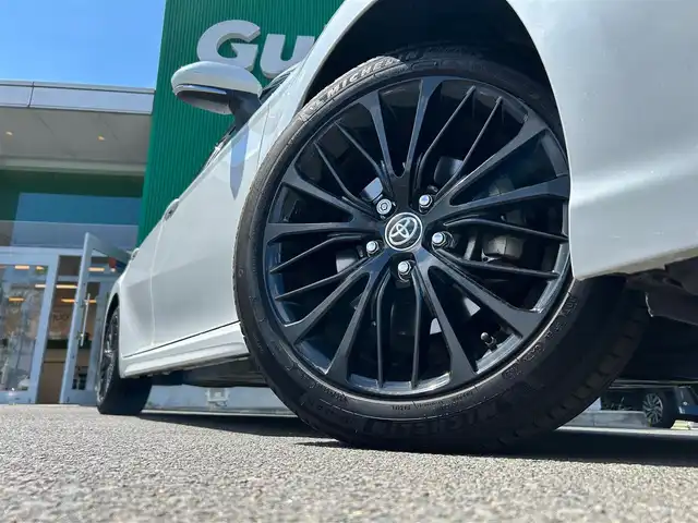 トヨタ カムリ WS ブラックエディション 宮城県 2021(令3)年 5万km プラチナホワイトパールマイカ セーフティセンス/・プリクラッシュセーフティ/・レーンディパーチャーアラート/・オートマチックハイビーム/・レーダークルーズコントロール/ブラインドスポットモニター/リアクロストラフィックオートブレーキ/インテリジェントクリアランスソナー/8インチディスプレイオーディオ/・ナビ機能付/・Bluetooth/・フルセグTV/バックカメラ/ビルトインETC2.0/ドライブレコーダー/本革シート/シートヒーター/パワーシート/革巻きステアリング/ステアリングスイッチ/パドルシフト/電動パーキングブレーキ/ブレーキホールド/LEDヘッドランプ/フォグランプ/オートライト/スマートキー＆プッシュスタート/電動格納ミラー/純正18インチAW/純正フロアマット/純正ドアバイザー/W/サイド/カーテンエアバッグ