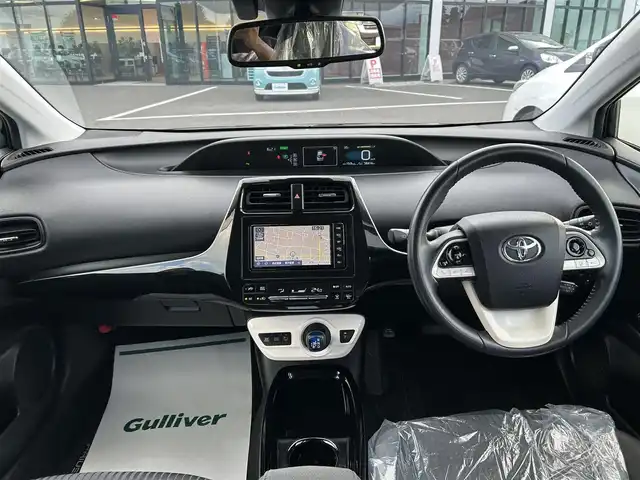 トヨタ プリウス Sセーフティプラス 栃木県 2018(平30)年 3.9万km アティチュードブラックマイカ トヨタセーフティセンス/純正7インチナビ/フルセグTV/DVD/Bluetooth/バックカメラ/ビルトインETC/前後ドライブレコーダー/レーダークルーズコントロール/クリアランスソナー/パーキングアシスト/プッシュEgスタート/ステアリングリモコン/LEDオートライト/LEDフォグランプ/純正15インチAW/アイドリングストップ/横滑り防止装置/オートハイビーム
