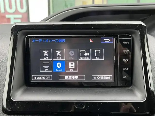 トヨタ ヴォクシー ZS 煌 奈良県 2015(平27)年 8.4万km ホワイトパールクリスタルシャイン 純正ナビ/（フルセグ／ＢＴ／ＣＤ／ＤＶＤ）/社外13インチフリップダウンモニター（carrozzeria)/両側パワースライドドア/横滑り防止/後席サンシェード/社外セキュリティ/オートライト/ステアリングスイッチ/前後ドライブレコーダー/ETC/社外18インチAW（VERSUS）/保証書/取り扱い説明書/スペアキーX1
