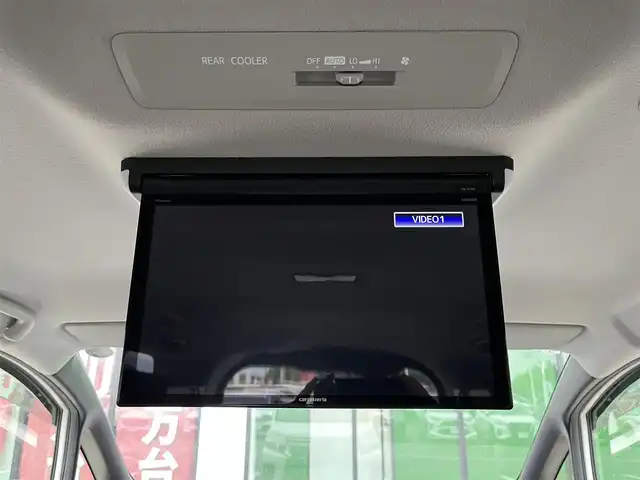 トヨタ ヴォクシー ZS 煌 奈良県 2015(平27)年 8.4万km ホワイトパールクリスタルシャイン 純正ナビ/（フルセグ／ＢＴ／ＣＤ／ＤＶＤ）/社外13インチフリップダウンモニター（carrozzeria)/両側パワースライドドア/横滑り防止/後席サンシェード/社外セキュリティ/オートライト/ステアリングスイッチ/前後ドライブレコーダー/ETC/社外18インチAW（VERSUS）/保証書/取り扱い説明書/スペアキーX1