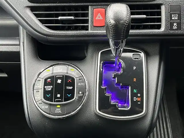 トヨタ ヴォクシー ZS 煌 奈良県 2015(平27)年 8.4万km ホワイトパールクリスタルシャイン 純正ナビ/（フルセグ／ＢＴ／ＣＤ／ＤＶＤ）/社外13インチフリップダウンモニター（carrozzeria)/両側パワースライドドア/横滑り防止/後席サンシェード/社外セキュリティ/オートライト/ステアリングスイッチ/前後ドライブレコーダー/ETC/社外18インチAW（VERSUS）/保証書/取り扱い説明書/スペアキーX1
