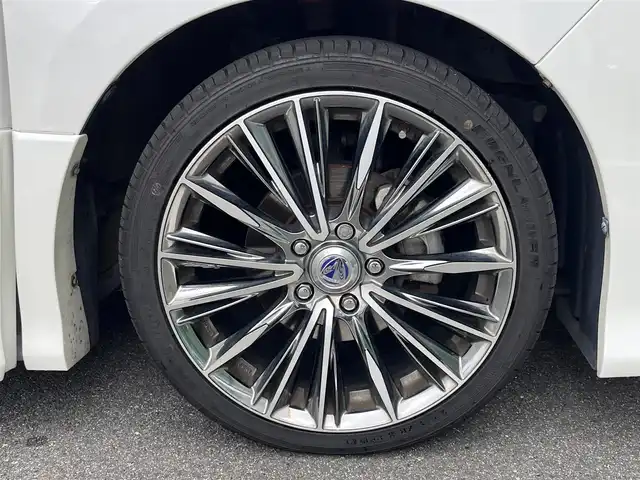 トヨタ ヴォクシー ZS 煌 奈良県 2015(平27)年 8.4万km ホワイトパールクリスタルシャイン 純正ナビ/（フルセグ／ＢＴ／ＣＤ／ＤＶＤ）/社外13インチフリップダウンモニター（carrozzeria)/両側パワースライドドア/横滑り防止/後席サンシェード/社外セキュリティ/オートライト/ステアリングスイッチ/前後ドライブレコーダー/ETC/社外18インチAW（VERSUS）/保証書/取り扱い説明書/スペアキーX1