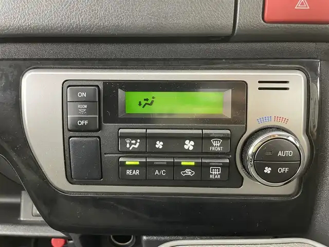 トヨタ ハイエース GL 群馬県 2023(令5)年 2.1万km ホワイトパールクリスタルシャイン パノラミックビューモニター/デジタルインナーミラー/パワースライドドア（挟み込み防止機能）/モデリスタエアロ/LEDヘッドライト/純正15インチアルミホイール/AC100V電源/純正フリップダウンモニター/純正7インチナビ（AM/FM/CD/DVD/SD/Bluetooth/フルセグTV）/片側パワースライドドア/トヨタセーフティセンス/プリクラッシュセーフティ/レーンディパーチャーアラート/オートマチックハイビーム/クリアランスソナー/パーキングサポートブレーキ/ステアリングスイッチ/純正ドライブレコーダー/純正ビルトインETC2.0/プッシュスタート/スマートキー