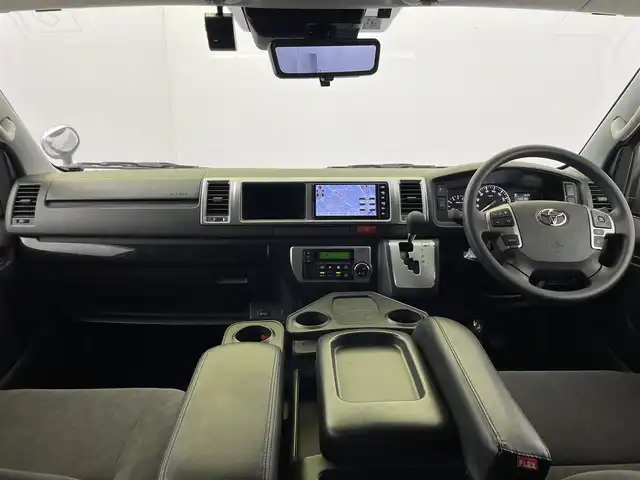 トヨタ ハイエース GL 群馬県 2023(令5)年 2.1万km ホワイトパールクリスタルシャイン パノラミックビューモニター/デジタルインナーミラー/パワースライドドア（挟み込み防止機能）/モデリスタエアロ/LEDヘッドライト/純正15インチアルミホイール/AC100V電源/純正フリップダウンモニター/純正7インチナビ（AM/FM/CD/DVD/SD/Bluetooth/フルセグTV）/片側パワースライドドア/トヨタセーフティセンス/プリクラッシュセーフティ/レーンディパーチャーアラート/オートマチックハイビーム/クリアランスソナー/パーキングサポートブレーキ/ステアリングスイッチ/純正ドライブレコーダー/純正ビルトインETC2.0/プッシュスタート/スマートキー