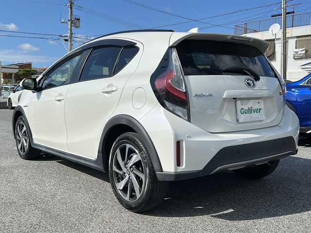 トヨタ アクア クロスオーバー 沖縄県 2019(令1)年 2万km ホワイトパールクリスタルシャイン 純正ナビ　/（ＡＭ／ＦＭ／ＣＤ／Ｂ）　/バックモニター　/衝突軽減　/レーンキープアシスト/コーナーセンサー　/アイドリングストップ　/ハーフレザー　/シートヒーター　/ＥＴＣ　/純正１６ＡＷ　/ベンチシート/スマートキー/オートライト/横滑り防止