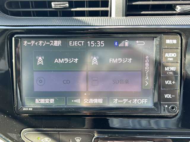 トヨタ アクア クロスオーバー 沖縄県 2019(令1)年 2万km ホワイトパールクリスタルシャイン 純正ナビ　/（ＡＭ／ＦＭ／ＣＤ／Ｂ）　/バックモニター　/衝突軽減　/レーンキープアシスト/コーナーセンサー　/アイドリングストップ　/ハーフレザー　/シートヒーター　/ＥＴＣ　/純正１６ＡＷ　/ベンチシート/スマートキー/オートライト/横滑り防止