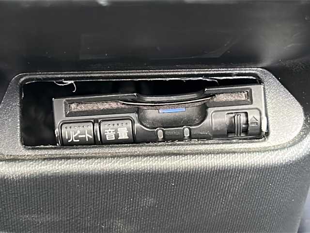 トヨタ アクア クロスオーバー 沖縄県 2019(令1)年 2万km ホワイトパールクリスタルシャイン 純正ナビ　/（ＡＭ／ＦＭ／ＣＤ／Ｂ）　/バックモニター　/衝突軽減　/レーンキープアシスト/コーナーセンサー　/アイドリングストップ　/ハーフレザー　/シートヒーター　/ＥＴＣ　/純正１６ＡＷ　/ベンチシート/スマートキー/オートライト/横滑り防止