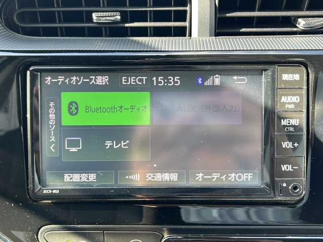 トヨタ アクア クロスオーバー 沖縄県 2019(令1)年 2万km ホワイトパールクリスタルシャイン 純正ナビ　/（ＡＭ／ＦＭ／ＣＤ／Ｂ）　/バックモニター　/衝突軽減　/レーンキープアシスト/コーナーセンサー　/アイドリングストップ　/ハーフレザー　/シートヒーター　/ＥＴＣ　/純正１６ＡＷ　/ベンチシート/スマートキー/オートライト/横滑り防止