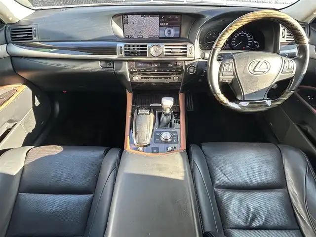 レクサス ＬＳ 460 バージョンC Iパッケージ 愛知県 2015(平27)年 11.8万km ホワイトパールクリスタルシャイン ワンオーナー/純正SDナビ(FM/AM/CD/DVD/BT/BY/AUX/USB/フルセグ)/バックカメラ/クリアランスソナー・コーナーセンサー/レザーシート/シートヒーター/エアシート/パワーシート/HIDヘッドライト/フォグランプ/電動格納ミラー/純正AW18インチ/防眩ミラー/ステアリングヒーター/ブレーキホールド/電動パーキング/純正フロアマット/ETC/プッシュスタート/スマートキー・スペアキー２本/ステアリングリモコン/ハンズフリー/ABS/取扱説明書・保証書