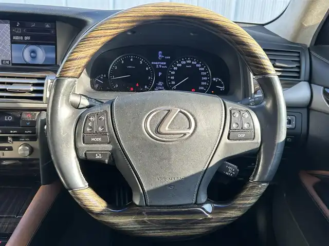 レクサス ＬＳ 460 バージョンC Iパッケージ 愛知県 2015(平27)年 11.8万km ホワイトパールクリスタルシャイン ワンオーナー/純正SDナビ(FM/AM/CD/DVD/BT/BY/AUX/USB/フルセグ)/バックカメラ/クリアランスソナー・コーナーセンサー/レザーシート/シートヒーター/エアシート/パワーシート/HIDヘッドライト/フォグランプ/電動格納ミラー/純正AW18インチ/防眩ミラー/ステアリングヒーター/ブレーキホールド/電動パーキング/純正フロアマット/ETC/プッシュスタート/スマートキー・スペアキー２本/ステアリングリモコン/ハンズフリー/ABS/取扱説明書・保証書