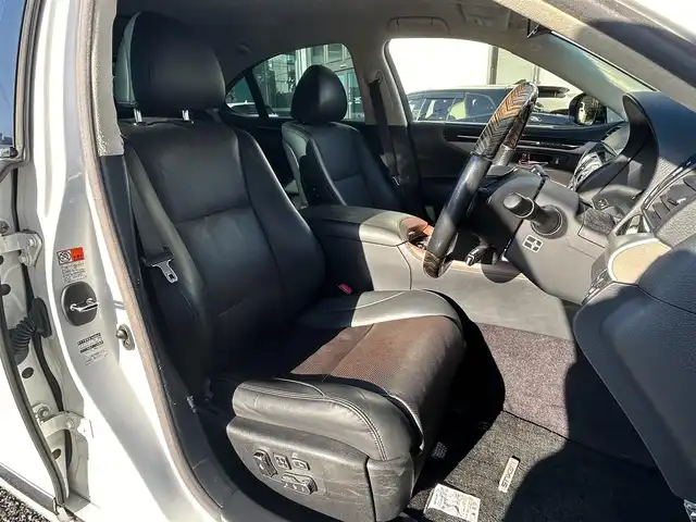レクサス ＬＳ 460 バージョンC Iパッケージ 愛知県 2015(平27)年 11.8万km ホワイトパールクリスタルシャイン ワンオーナー/純正SDナビ(FM/AM/CD/DVD/BT/BY/AUX/USB/フルセグ)/バックカメラ/クリアランスソナー・コーナーセンサー/レザーシート/シートヒーター/エアシート/パワーシート/HIDヘッドライト/フォグランプ/電動格納ミラー/純正AW18インチ/防眩ミラー/ステアリングヒーター/ブレーキホールド/電動パーキング/純正フロアマット/ETC/プッシュスタート/スマートキー・スペアキー２本/ステアリングリモコン/ハンズフリー/ABS/取扱説明書・保証書