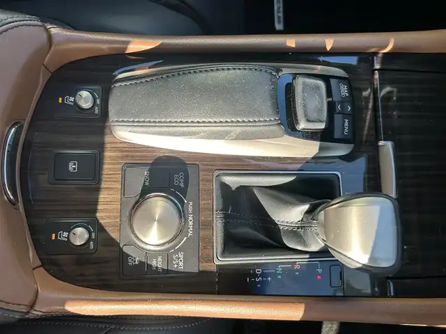 レクサス ＬＳ 460 バージョンC Iパッケージ 愛知県 2015(平27)年 11.8万km ホワイトパールクリスタルシャイン ワンオーナー/純正SDナビ(FM/AM/CD/DVD/BT/BY/AUX/USB/フルセグ)/バックカメラ/クリアランスソナー・コーナーセンサー/レザーシート/シートヒーター/エアシート/パワーシート/HIDヘッドライト/フォグランプ/電動格納ミラー/純正AW18インチ/防眩ミラー/ステアリングヒーター/ブレーキホールド/電動パーキング/純正フロアマット/ETC/プッシュスタート/スマートキー・スペアキー２本/ステアリングリモコン/ハンズフリー/ABS/取扱説明書・保証書