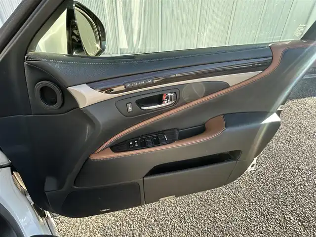 レクサス ＬＳ 460 バージョンC Iパッケージ 愛知県 2015(平27)年 11.8万km ホワイトパールクリスタルシャイン ワンオーナー/純正SDナビ(FM/AM/CD/DVD/BT/BY/AUX/USB/フルセグ)/バックカメラ/クリアランスソナー・コーナーセンサー/レザーシート/シートヒーター/エアシート/パワーシート/HIDヘッドライト/フォグランプ/電動格納ミラー/純正AW18インチ/防眩ミラー/ステアリングヒーター/ブレーキホールド/電動パーキング/純正フロアマット/ETC/プッシュスタート/スマートキー・スペアキー２本/ステアリングリモコン/ハンズフリー/ABS/取扱説明書・保証書