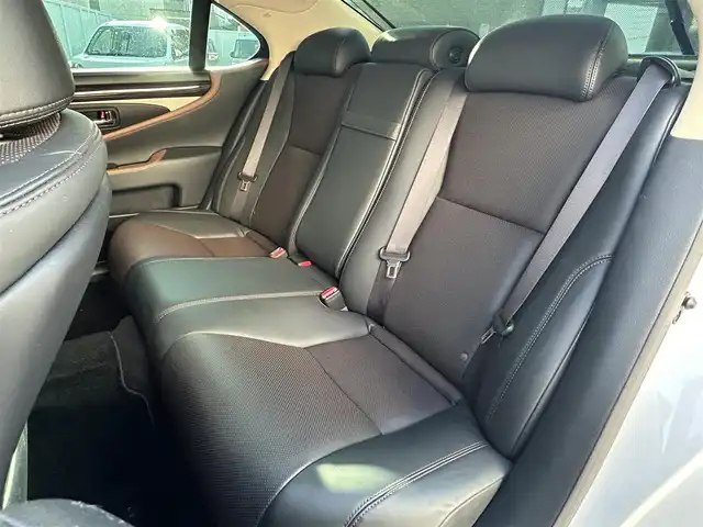 レクサス ＬＳ 460 バージョンC Iパッケージ 愛知県 2015(平27)年 11.8万km ホワイトパールクリスタルシャイン ワンオーナー/純正SDナビ(FM/AM/CD/DVD/BT/BY/AUX/USB/フルセグ)/バックカメラ/クリアランスソナー・コーナーセンサー/レザーシート/シートヒーター/エアシート/パワーシート/HIDヘッドライト/フォグランプ/電動格納ミラー/純正AW18インチ/防眩ミラー/ステアリングヒーター/ブレーキホールド/電動パーキング/純正フロアマット/ETC/プッシュスタート/スマートキー・スペアキー２本/ステアリングリモコン/ハンズフリー/ABS/取扱説明書・保証書