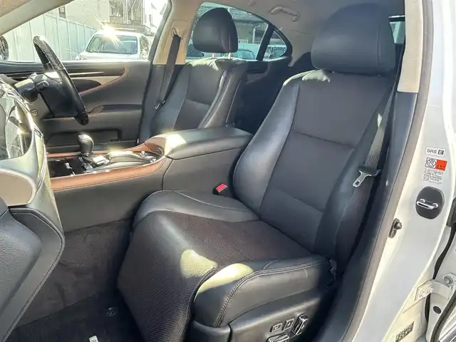 レクサス ＬＳ 460 バージョンC Iパッケージ 愛知県 2015(平27)年 11.8万km ホワイトパールクリスタルシャイン ワンオーナー/純正SDナビ(FM/AM/CD/DVD/BT/BY/AUX/USB/フルセグ)/バックカメラ/クリアランスソナー・コーナーセンサー/レザーシート/シートヒーター/エアシート/パワーシート/HIDヘッドライト/フォグランプ/電動格納ミラー/純正AW18インチ/防眩ミラー/ステアリングヒーター/ブレーキホールド/電動パーキング/純正フロアマット/ETC/プッシュスタート/スマートキー・スペアキー２本/ステアリングリモコン/ハンズフリー/ABS/取扱説明書・保証書