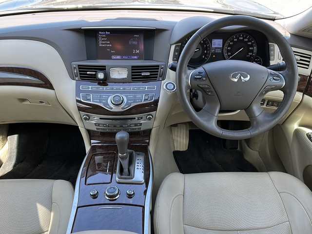日産 フーガ 370GT FOUR 秋田県 2015(平27)年 6.1万km ダークブルー 純正メモリナビ/純正BT、CD、DVD、フルセグTV/純正18インチAW/全方位カメラ/前後コーナーセンサー/D＋N席パワーシート/ETC/スペアキー/４WD/取説、保証書