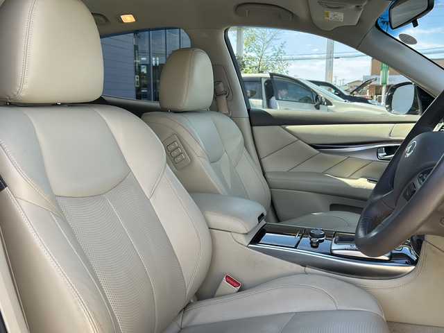 日産 フーガ 370GT FOUR 秋田県 2015(平27)年 6.1万km ダークブルー 純正メモリナビ/純正BT、CD、DVD、フルセグTV/純正18インチAW/全方位カメラ/前後コーナーセンサー/D＋N席パワーシート/ETC/スペアキー/４WD/取説、保証書