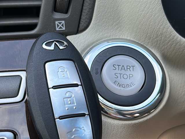 日産 フーガ 370GT FOUR 秋田県 2015(平27)年 6.1万km ダークブルー 純正メモリナビ/純正BT、CD、DVD、フルセグTV/純正18インチAW/全方位カメラ/前後コーナーセンサー/D＋N席パワーシート/ETC/スペアキー/４WD/取説、保証書