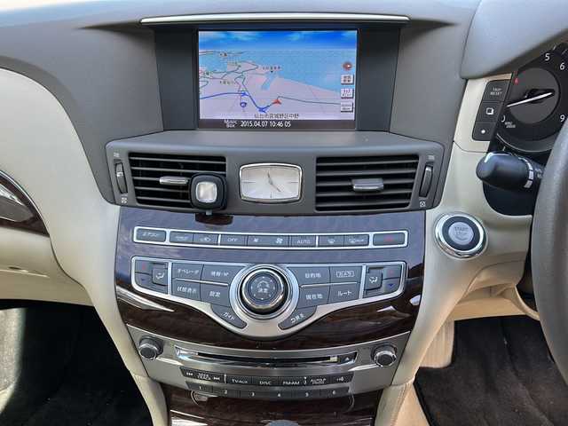 日産 フーガ 370GT FOUR 秋田県 2015(平27)年 6.1万km ダークブルー 純正メモリナビ/純正BT、CD、DVD、フルセグTV/純正18インチAW/全方位カメラ/前後コーナーセンサー/D＋N席パワーシート/ETC/スペアキー/４WD/取説、保証書