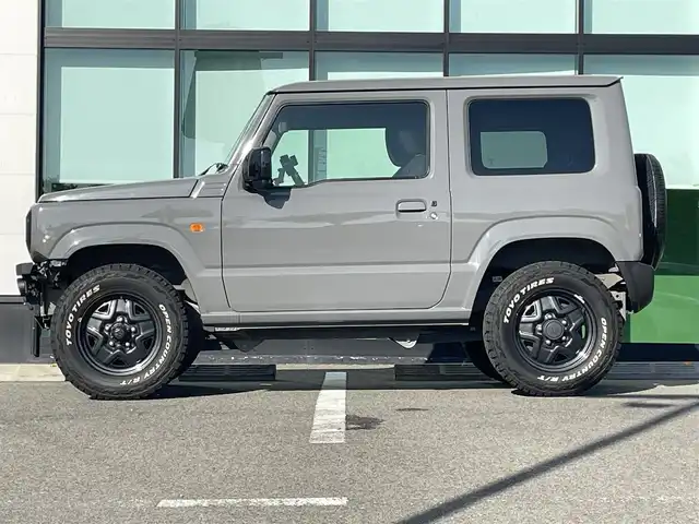 スズキ ジムニー XL 和歌山県 2022(令4)年 1.2万km ミディアムグレー 5速MT/４WD/社外オーディオ/社外フロアマット/オートライト/ハロゲンヘッドライト/背面タイヤ
