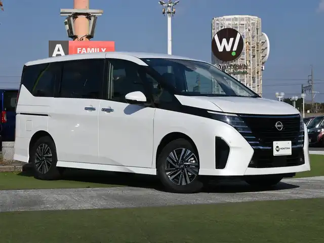 日産 セレナ e－パワー ハイウェイスター V 千葉県 2025(令7)年 0.1千km プリズムホワイト e-POWER　ハイウエイスターV　ヘッドランプ オートレベライザー+アダプティブLEDヘッドライトシステム+インテリジェント アラウンドビューモニター（移動物 検知機能付）+インテリジェント ルームミラー+アドバンスドドライブアシストディスプレイ（12.3インチカラーディスプレイ）+統合型インターフェースディスプレイ+ワイヤレス充電器+6スピーカー+NissanConnectナビゲーションシステム（地デジ内蔵）+車載通信ユニット（TCU［Telematics Control Unit］）+ETC2.0ユニット（ビルトインタイプ）+ドライブレコーダー（前後セット）+プロパイロット（ナビリンク機能付）+プロパイロット緊急停止支援システム（SOSコール機能付）+SOSコール（488/400円）/エマージェンシーブレーキ/プロパイロット/インテリジェントクルーズコントロール/ハンズフリー両側パワースライドドア/インテリジェントルームミラー/ワイヤレス充電/純正コネクトナビ/地デジTV/【Bluetooth接続】/アラウンドビューモニター/ステアリングスイッチ/ETC（2.0）/LEDヘッドライト/フォグライト/ウインカーミラー/コーナーセンサー/純正16インチアルミホイル