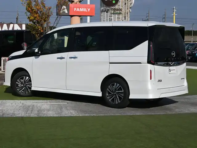 日産 セレナ e－パワー ハイウェイスター V 千葉県 2025(令7)年 0.1千km プリズムホワイト e-POWER　ハイウエイスターV　ヘッドランプ オートレベライザー+アダプティブLEDヘッドライトシステム+インテリジェント アラウンドビューモニター（移動物 検知機能付）+インテリジェント ルームミラー+アドバンスドドライブアシストディスプレイ（12.3インチカラーディスプレイ）+統合型インターフェースディスプレイ+ワイヤレス充電器+6スピーカー+NissanConnectナビゲーションシステム（地デジ内蔵）+車載通信ユニット（TCU［Telematics Control Unit］）+ETC2.0ユニット（ビルトインタイプ）+ドライブレコーダー（前後セット）+プロパイロット（ナビリンク機能付）+プロパイロット緊急停止支援システム（SOSコール機能付）+SOSコール（488/400円）/エマージェンシーブレーキ/プロパイロット/インテリジェントクルーズコントロール/ハンズフリー両側パワースライドドア/インテリジェントルームミラー/ワイヤレス充電/純正コネクトナビ/地デジTV/【Bluetooth接続】/アラウンドビューモニター/ステアリングスイッチ/ETC（2.0）/LEDヘッドライト/フォグライト/ウインカーミラー/コーナーセンサー/純正16インチアルミホイル
