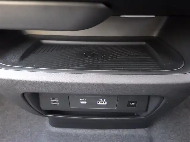 日産 セレナ e－パワー ハイウェイスター V 千葉県 2025(令7)年 0.1千km プリズムホワイト e-POWER　ハイウエイスターV　ヘッドランプ オートレベライザー+アダプティブLEDヘッドライトシステム+インテリジェント アラウンドビューモニター（移動物 検知機能付）+インテリジェント ルームミラー+アドバンスドドライブアシストディスプレイ（12.3インチカラーディスプレイ）+統合型インターフェースディスプレイ+ワイヤレス充電器+6スピーカー+NissanConnectナビゲーションシステム（地デジ内蔵）+車載通信ユニット（TCU［Telematics Control Unit］）+ETC2.0ユニット（ビルトインタイプ）+ドライブレコーダー（前後セット）+プロパイロット（ナビリンク機能付）+プロパイロット緊急停止支援システム（SOSコール機能付）+SOSコール（488/400円）/エマージェンシーブレーキ/プロパイロット/インテリジェントクルーズコントロール/ハンズフリー両側パワースライドドア/インテリジェントルームミラー/ワイヤレス充電/純正コネクトナビ/地デジTV/【Bluetooth接続】/アラウンドビューモニター/ステアリングスイッチ/ETC（2.0）/LEDヘッドライト/フォグライト/ウインカーミラー/コーナーセンサー/純正16インチアルミホイル