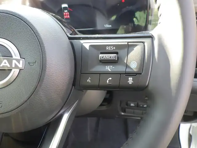 日産 セレナ e－パワー ハイウェイスター V 千葉県 2025(令7)年 0.1千km プリズムホワイト e-POWER　ハイウエイスターV　ヘッドランプ オートレベライザー+アダプティブLEDヘッドライトシステム+インテリジェント アラウンドビューモニター（移動物 検知機能付）+インテリジェント ルームミラー+アドバンスドドライブアシストディスプレイ（12.3インチカラーディスプレイ）+統合型インターフェースディスプレイ+ワイヤレス充電器+6スピーカー+NissanConnectナビゲーションシステム（地デジ内蔵）+車載通信ユニット（TCU［Telematics Control Unit］）+ETC2.0ユニット（ビルトインタイプ）+ドライブレコーダー（前後セット）+プロパイロット（ナビリンク機能付）+プロパイロット緊急停止支援システム（SOSコール機能付）+SOSコール（488/400円）/エマージェンシーブレーキ/プロパイロット/インテリジェントクルーズコントロール/ハンズフリー両側パワースライドドア/インテリジェントルームミラー/ワイヤレス充電/純正コネクトナビ/地デジTV/【Bluetooth接続】/アラウンドビューモニター/ステアリングスイッチ/ETC（2.0）/LEDヘッドライト/フォグライト/ウインカーミラー/コーナーセンサー/純正16インチアルミホイル