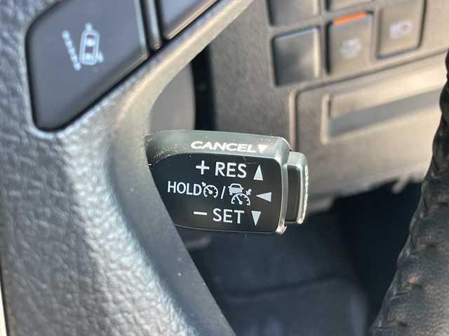 トヨタ アルファード S 愛知県 2022(令4)年 4万km ホワイトパールクリスタルシャイン モデリスタエアロ/モデリスタマフラー/純正9型ディズプレイオーディオナビ/フリップダウンモニター/両側パワースライドドア/レーダークルーズコントロール/バックカメラ/コーナーセンサー/純正アルミホイール/ETC/LEDヘッドライト/レーンキープアシスト/オートマチックハイビーム/ドライブレコーダー/衝突軽減システム/フルセグ/Bluetooth/ステアリングスイッチ/スマートキー/プッシュスタート