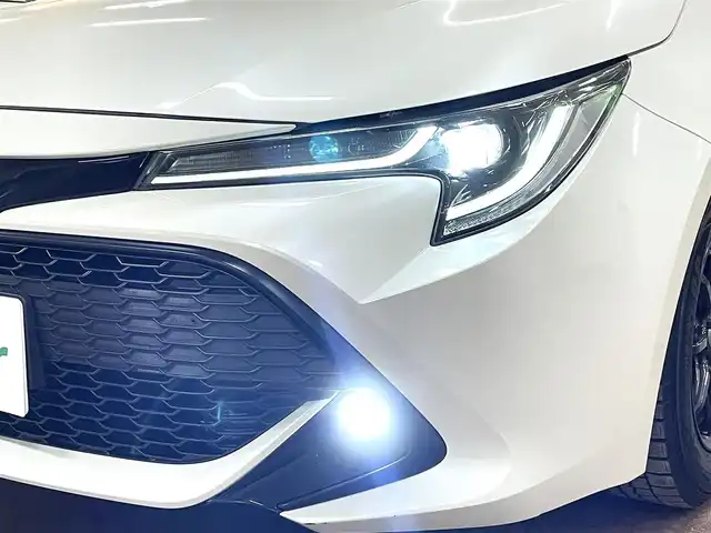 トヨタ カローラ スポーツ G Z 道央・札幌 2019(令1)年 8.6万km ホワイトパールクリスタルシャイン ワンオーナー/4WD/寒冷地仕様/ブリッツ車高調/リアスポイラー/衝突軽減ブレーキ/レーンキープアシスト/横滑り防止/純正ナビ/フルセグTV/Bluetooth/CD/DVD/バックカメラ/フロントワイパーデアイサー/レーダークルーズコントロール/オートマチックハイビーム/ステアリングリモコン/ステアリングヒーター/ミラーヒーター/LEDヘッドライト/LEDフォグランプ/ETC/ドライブレコーダー（前方）/社外レーダー（ASSURA）/WORK18インチAW付サマータイヤ積込み/　255/35/18　2019年製（タイヤ交換要）/スマートキー×2/保証書/取扱説明書