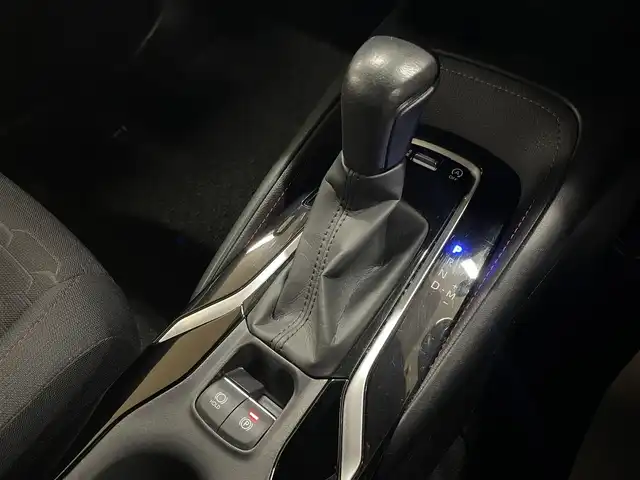 トヨタ カローラ スポーツ G Z 道央・札幌 2019(令1)年 8.6万km ホワイトパールクリスタルシャイン ワンオーナー/4WD/寒冷地仕様/ブリッツ車高調/リアスポイラー/衝突軽減ブレーキ/レーンキープアシスト/横滑り防止/純正ナビ/フルセグTV/Bluetooth/CD/DVD/バックカメラ/フロントワイパーデアイサー/レーダークルーズコントロール/オートマチックハイビーム/ステアリングリモコン/ステアリングヒーター/ミラーヒーター/LEDヘッドライト/LEDフォグランプ/ETC/ドライブレコーダー（前方）/社外レーダー（ASSURA）/WORK18インチAW付サマータイヤ積込み/　255/35/18　2019年製（タイヤ交換要）/スマートキー×2/保証書/取扱説明書