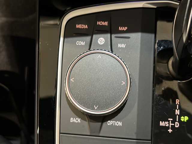 ＢＭＷ １１８ｉ Mスポーツ 新潟県 2021(令3)年 1.3万km グレー オプションカラー　ストームベイメタリック【C3N】/iDriveナビゲーション・パッケージ/・BMWライブ・コックピット/10.25インチ マルチ・ディスプレイ・メーター・パネル、/10.25インチ ワイド・コントロール・ディスプレイ/・HDDナビゲーション・システム【BT】/・BMWインテリジェント・パーソナル・アシスタント/・ETC DSRC/・BMWコネクテッド・ドライブ・プロフェッショナル/・Apple CarPlay/コンフォート・パッケージ/・オートマチック・テールゲート・オペレーション（オープン／クローズ）/・アクティブ・クルーズ・コントロール（ストップ&ゴー機能付）/・コンフォートアクセス/電動フロント・シート/ドライビングアシスト/・レーン・ディパーチャー・ウォーニング/・レーン・チェンジ・ウォーニング/・前車接近警告機能/・衝突回避・被害軽減ブレーキ/・後車衝突警告機能/・クロス・トラフィック・ウォーニング/・トラフィック・サイン・アシスト/パーキングアシスト/・パーク・ディスタンス・コントロール/・パーキング・アシスト/・リヤ・ビュー・カメラ/・リバース・アシスト/・パーク・ディスタンス・コントロール