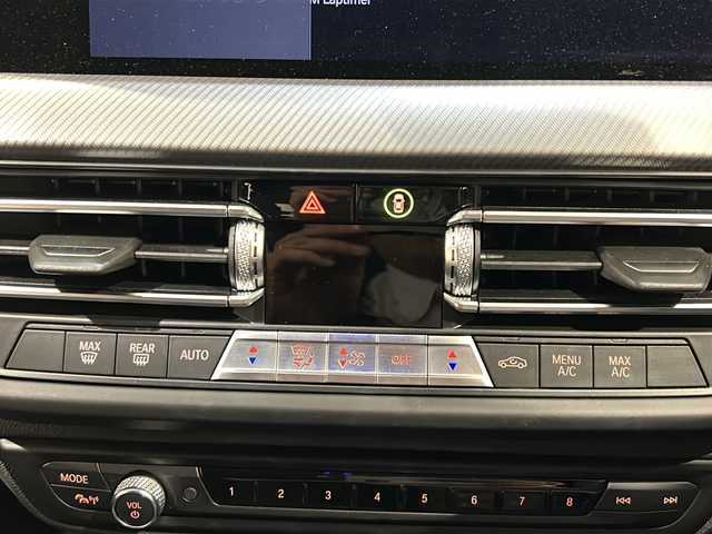 ＢＭＷ １１８ｉ Mスポーツ 新潟県 2021(令3)年 1.3万km グレー オプションカラー　ストームベイメタリック【C3N】/iDriveナビゲーション・パッケージ/・BMWライブ・コックピット/10.25インチ マルチ・ディスプレイ・メーター・パネル、/10.25インチ ワイド・コントロール・ディスプレイ/・HDDナビゲーション・システム【BT】/・BMWインテリジェント・パーソナル・アシスタント/・ETC DSRC/・BMWコネクテッド・ドライブ・プロフェッショナル/・Apple CarPlay/コンフォート・パッケージ/・オートマチック・テールゲート・オペレーション（オープン／クローズ）/・アクティブ・クルーズ・コントロール（ストップ&ゴー機能付）/・コンフォートアクセス/電動フロント・シート/ドライビングアシスト/・レーン・ディパーチャー・ウォーニング/・レーン・チェンジ・ウォーニング/・前車接近警告機能/・衝突回避・被害軽減ブレーキ/・後車衝突警告機能/・クロス・トラフィック・ウォーニング/・トラフィック・サイン・アシスト/パーキングアシスト/・パーク・ディスタンス・コントロール/・パーキング・アシスト/・リヤ・ビュー・カメラ/・リバース・アシスト/・パーク・ディスタンス・コントロール