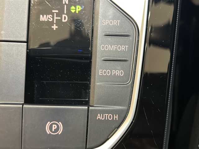 ＢＭＷ １１８ｉ Mスポーツ 新潟県 2021(令3)年 1.3万km グレー オプションカラー　ストームベイメタリック【C3N】/iDriveナビゲーション・パッケージ/・BMWライブ・コックピット/10.25インチ マルチ・ディスプレイ・メーター・パネル、/10.25インチ ワイド・コントロール・ディスプレイ/・HDDナビゲーション・システム【BT】/・BMWインテリジェント・パーソナル・アシスタント/・ETC DSRC/・BMWコネクテッド・ドライブ・プロフェッショナル/・Apple CarPlay/コンフォート・パッケージ/・オートマチック・テールゲート・オペレーション（オープン／クローズ）/・アクティブ・クルーズ・コントロール（ストップ&ゴー機能付）/・コンフォートアクセス/電動フロント・シート/ドライビングアシスト/・レーン・ディパーチャー・ウォーニング/・レーン・チェンジ・ウォーニング/・前車接近警告機能/・衝突回避・被害軽減ブレーキ/・後車衝突警告機能/・クロス・トラフィック・ウォーニング/・トラフィック・サイン・アシスト/パーキングアシスト/・パーク・ディスタンス・コントロール/・パーキング・アシスト/・リヤ・ビュー・カメラ/・リバース・アシスト/・パーク・ディスタンス・コントロール